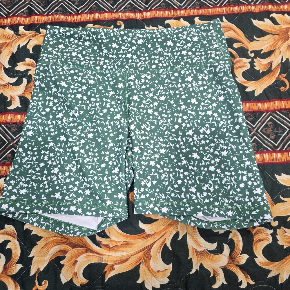 Old Navy Green and White Floral Shorts
